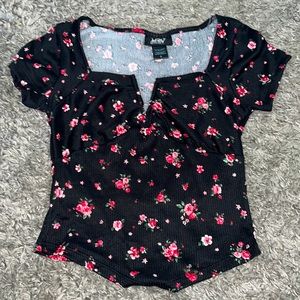 Just Polly Black Floral Shirt Size Small. New never been worn without tags.